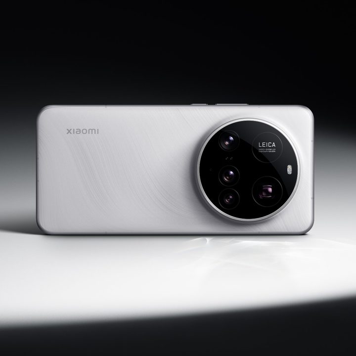 The Xiaomi 15 Ultra in white.