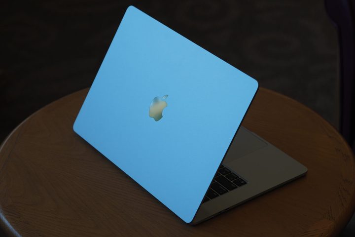 Apple MacBook Air 15 M4 rear view showing lid and logo.