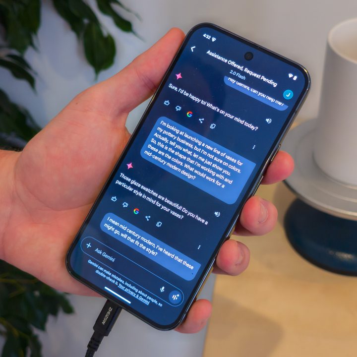 Gemini Live App on the Galaxy S25 Ultra broadcast to a TV showing the Gemini app displaying the transcribe of a conversation and the steps taken