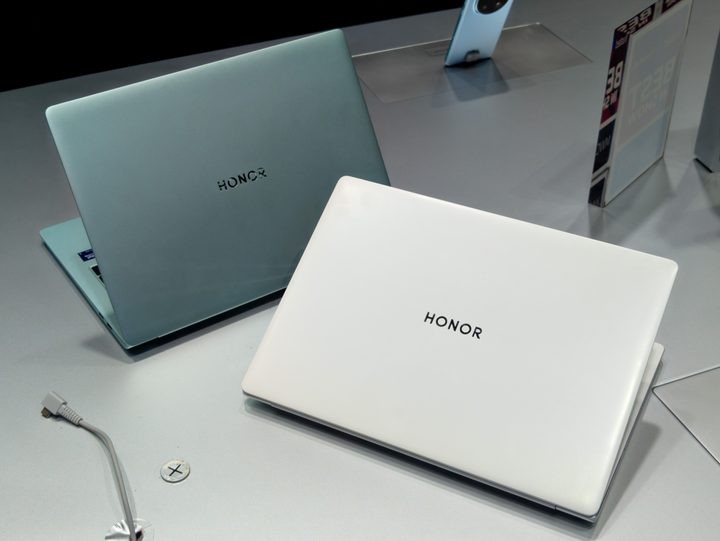 The Honor MagicBook Pro 14 in green and white
