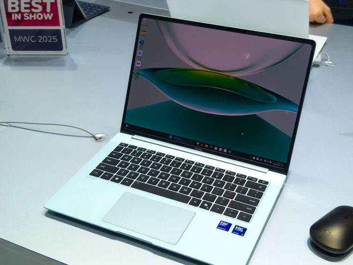 The Honor MagicBook Pro 14 in green and white