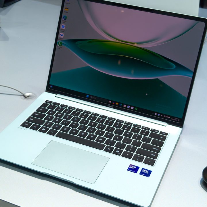 The Honor MagicBook Pro 14 in green