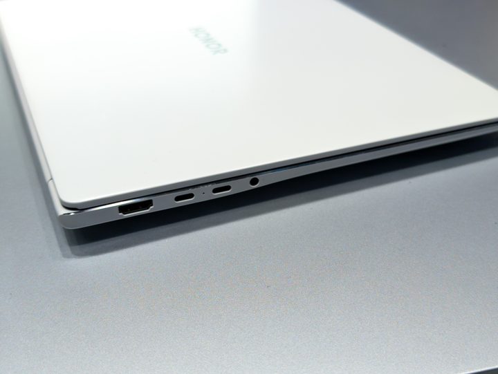 The USB-C, HDMI and headphone jack ports on the Honor MagicBook Pro 14 in white