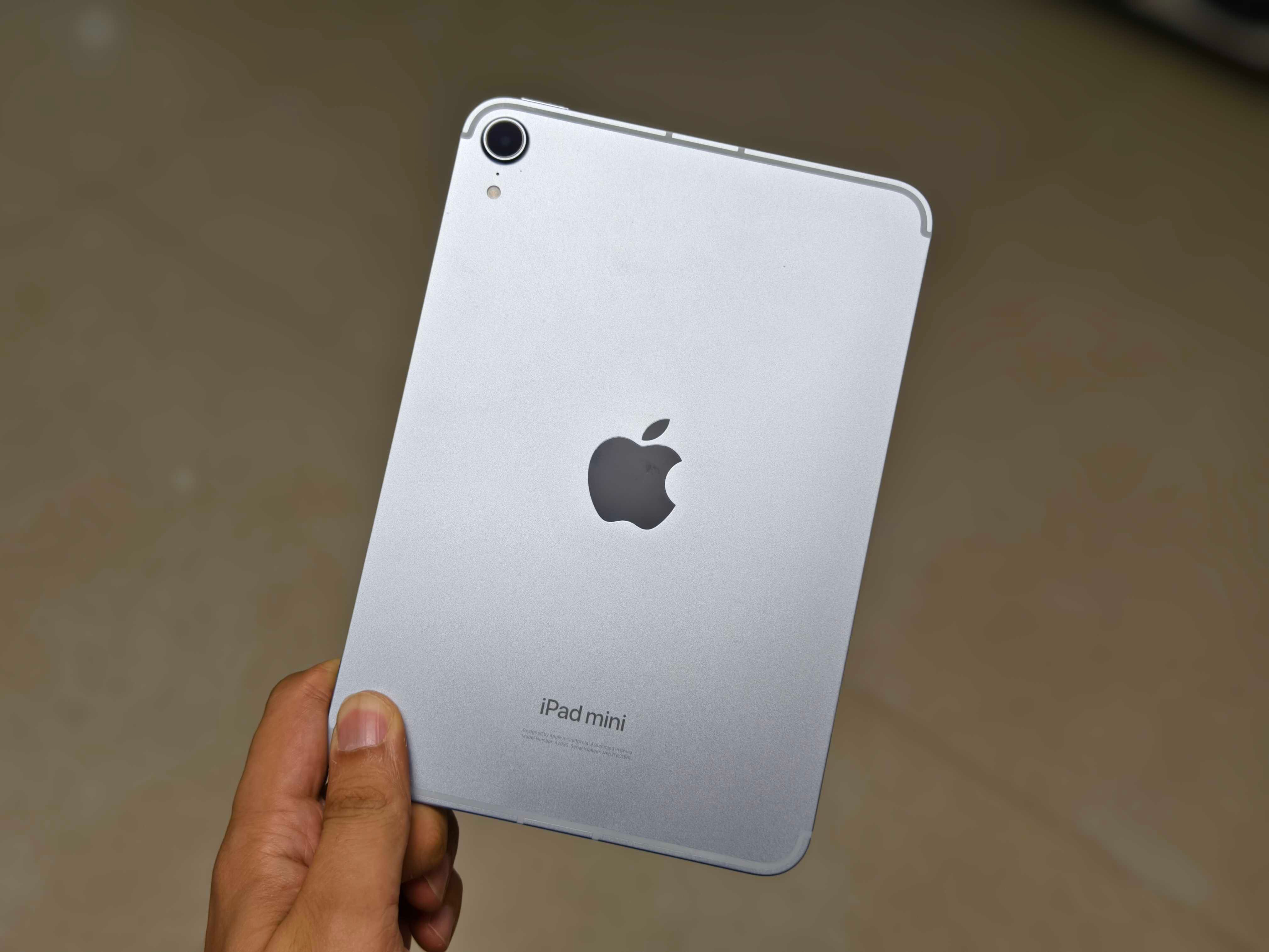 iPad Mini 7 back.