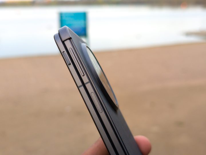 The side buttons on the Oppo Find N5 with the back cover attached