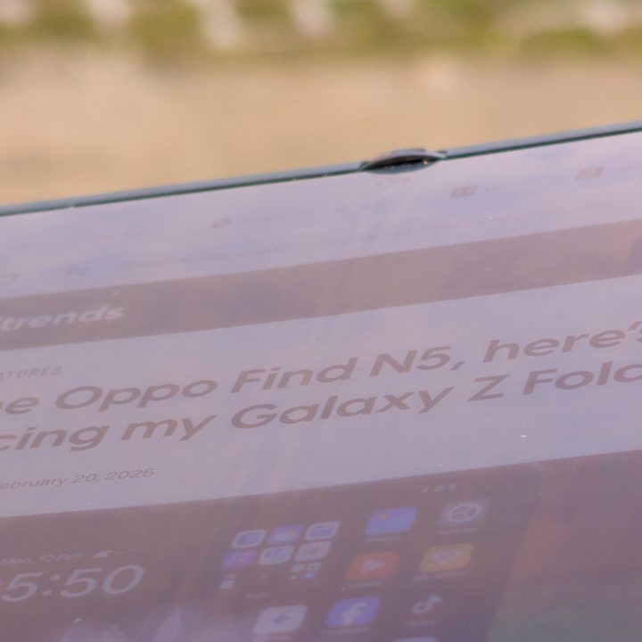 The crease or lack of it on the Oppo Find N5