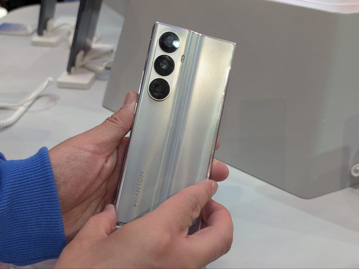 Tecno Phantom Ultimate 2 rear camera housing