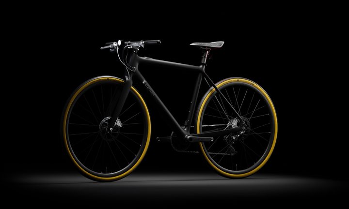 Ponomarets EIDOLON bespoke ebike in jet black, left front rear three-quarter view.