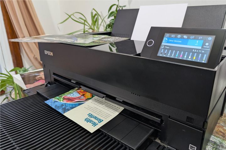 The Epson SureColor P900 works with a variety of media up to 1.5 mm thick.
