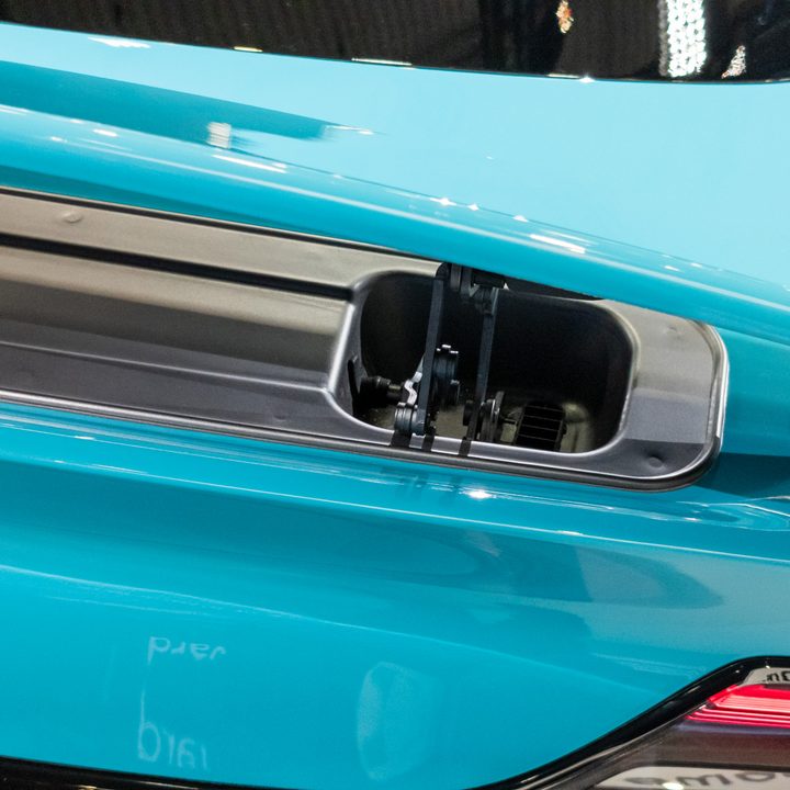 Xiaomi SU7 Max SUV spoiler close up