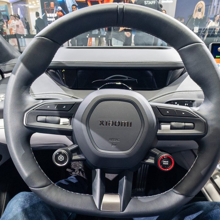 Xiaomi SU7 Max SUV steering wheel