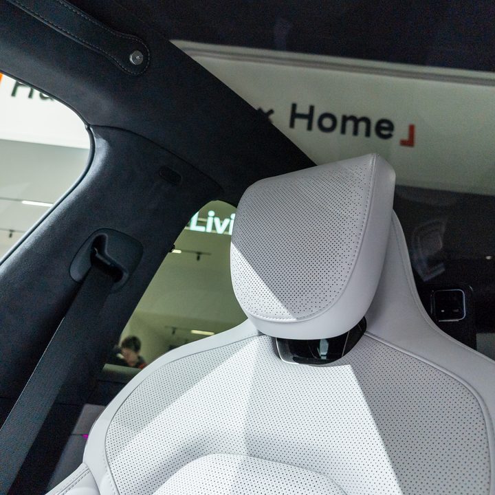 Xiaomi SU7 Max SUV in headrest speakers