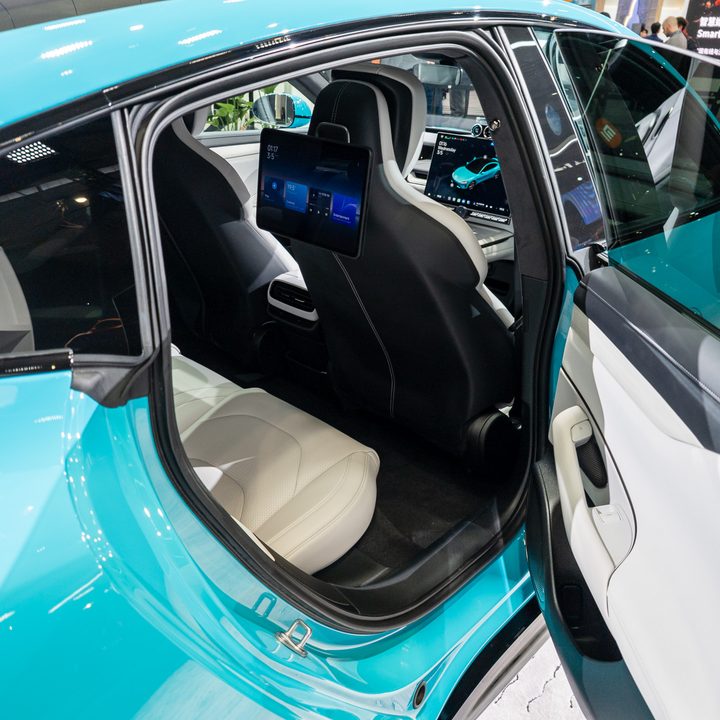 Xiaomi SU7 Max SUV view inside from open rear passenger door