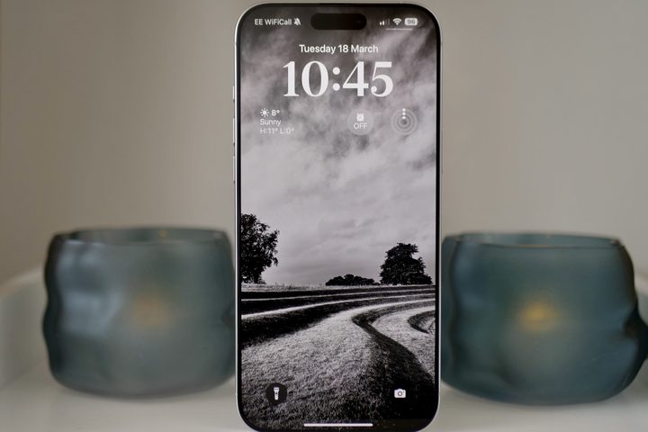 The Apple iPhone 16 Pro Max's lock screen.