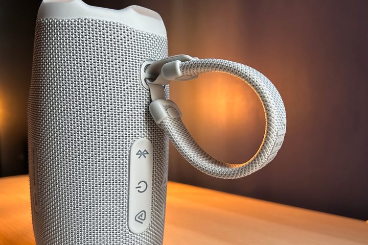 JBL Charge 6, strap close-up.