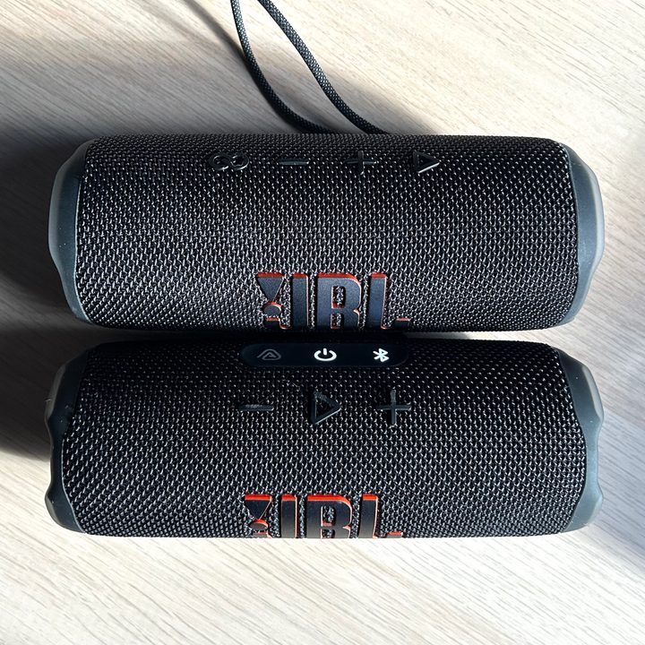 JBL Flip 6 and Flip 7 side-by-side.