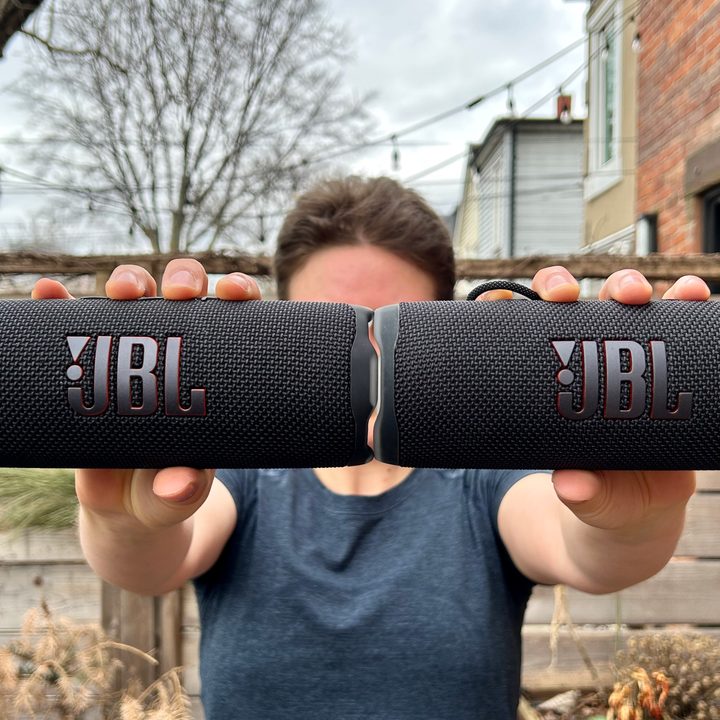 JBL Flip 7 and Flip 6.