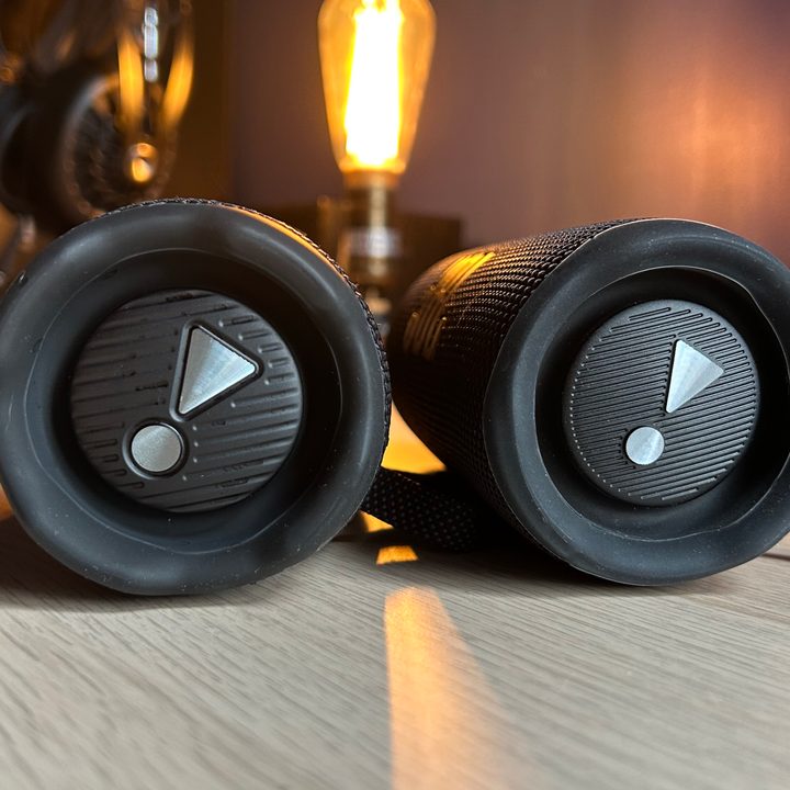 JBL Flip 7 and Flip 6.