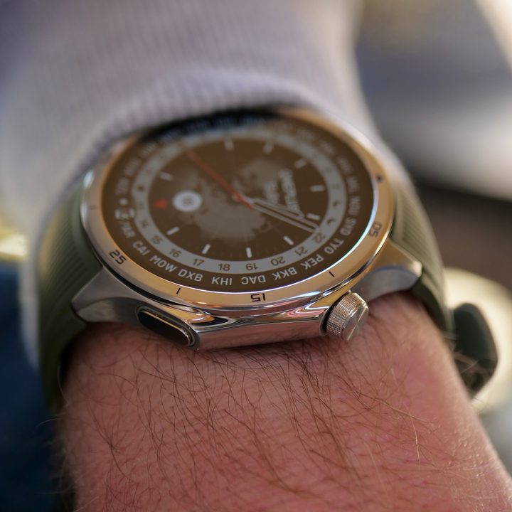 A person wearing the OnePlus Watch 3.