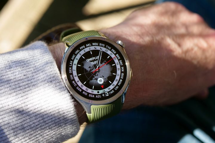 A person wearing the OnePlus Watch 3.