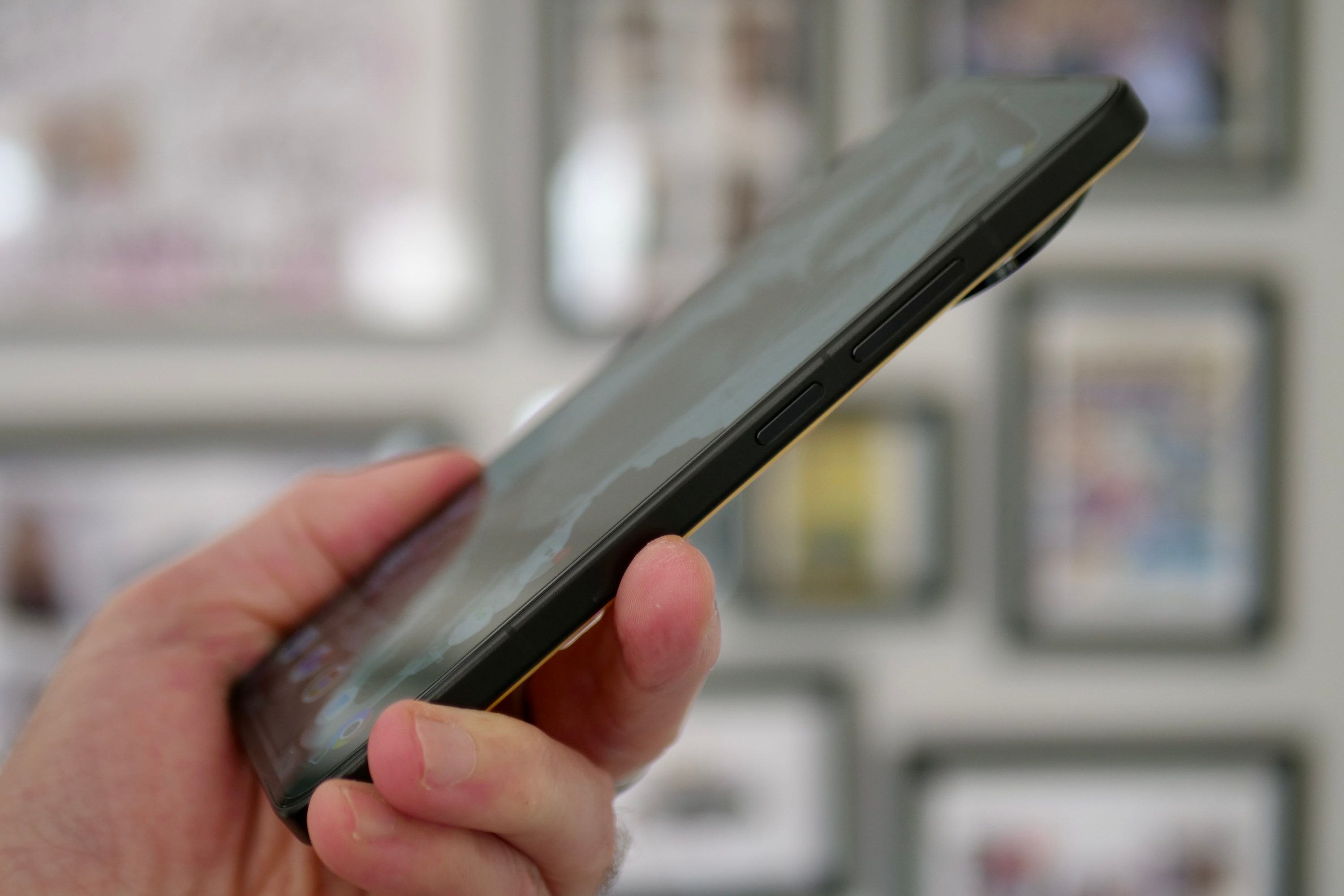 A person holding the Poco F7 Ultra.