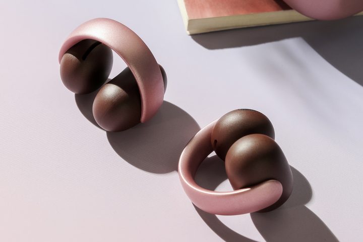 A press image showing the Soundcore AeroClip.