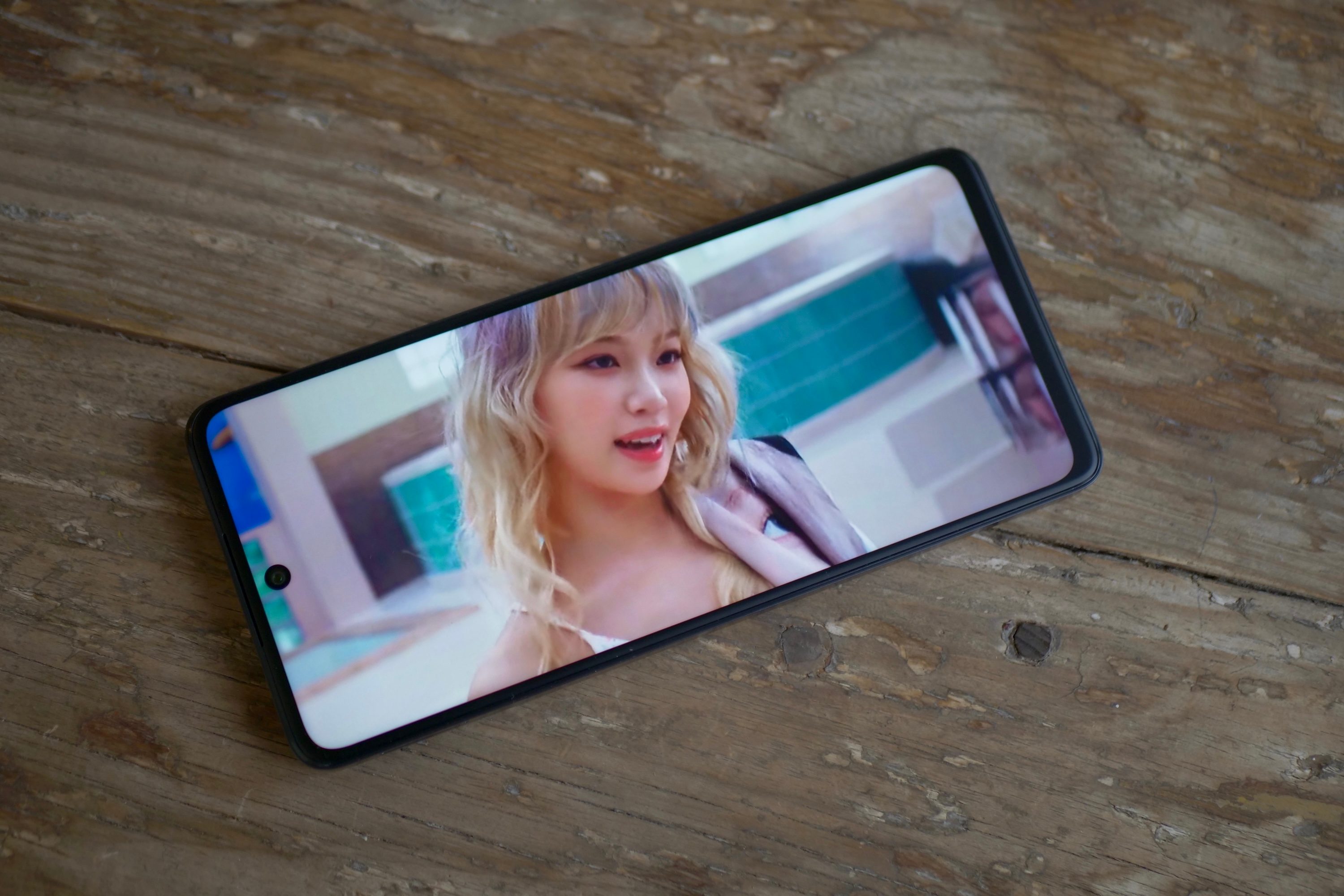 Video playing on the TCL 60 XE Nxtpaper phone.