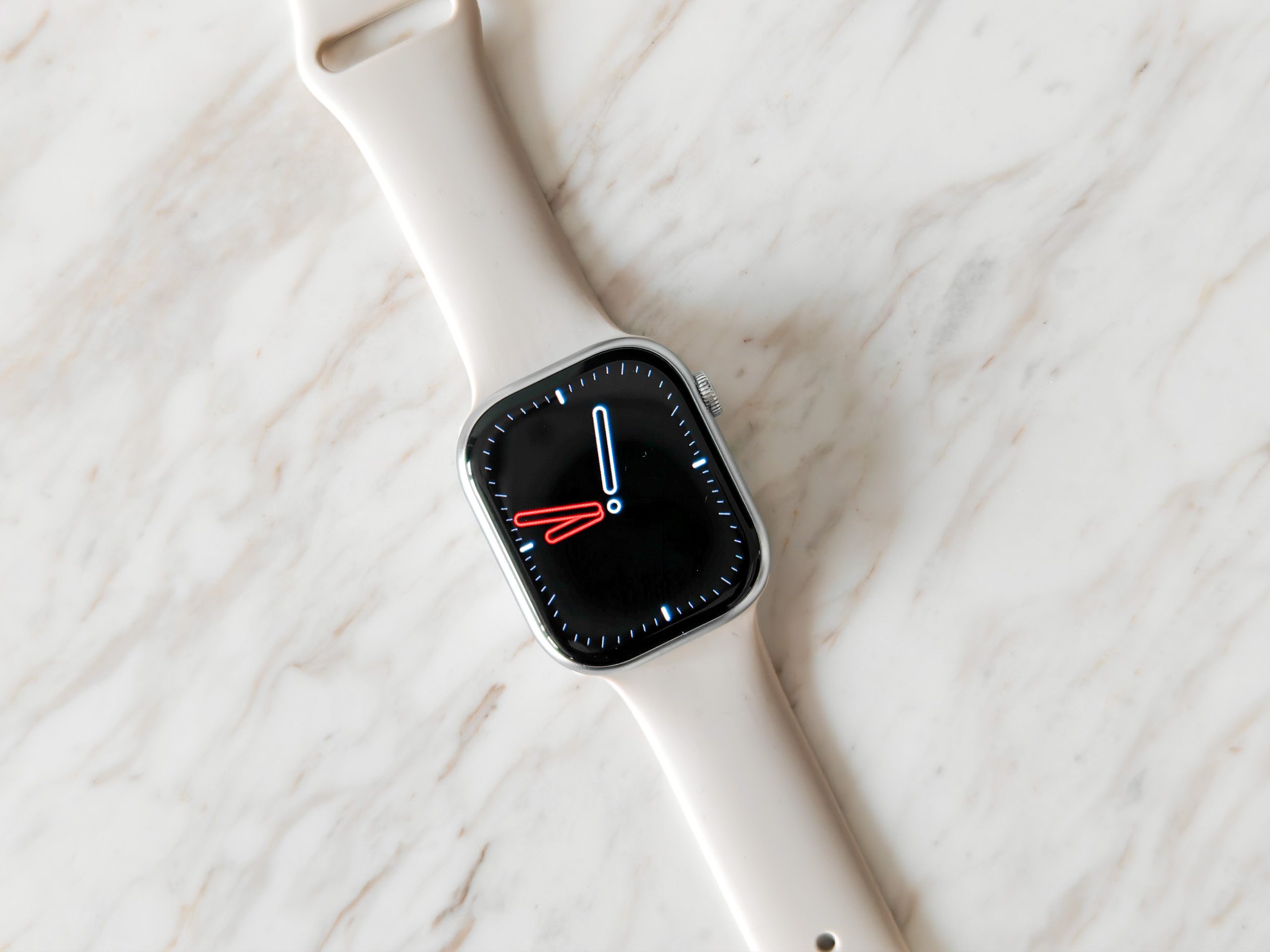 Always-on display on a Apple Watch Series 10 copycat product