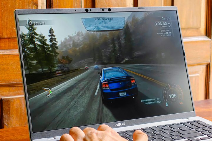 Need for Speed Hot Pursuit Remastered running on Asus Vivobook 16 X1607QA Copilot+ PC laptop with Qualcomm Snapdragon X ARM 64 chip.