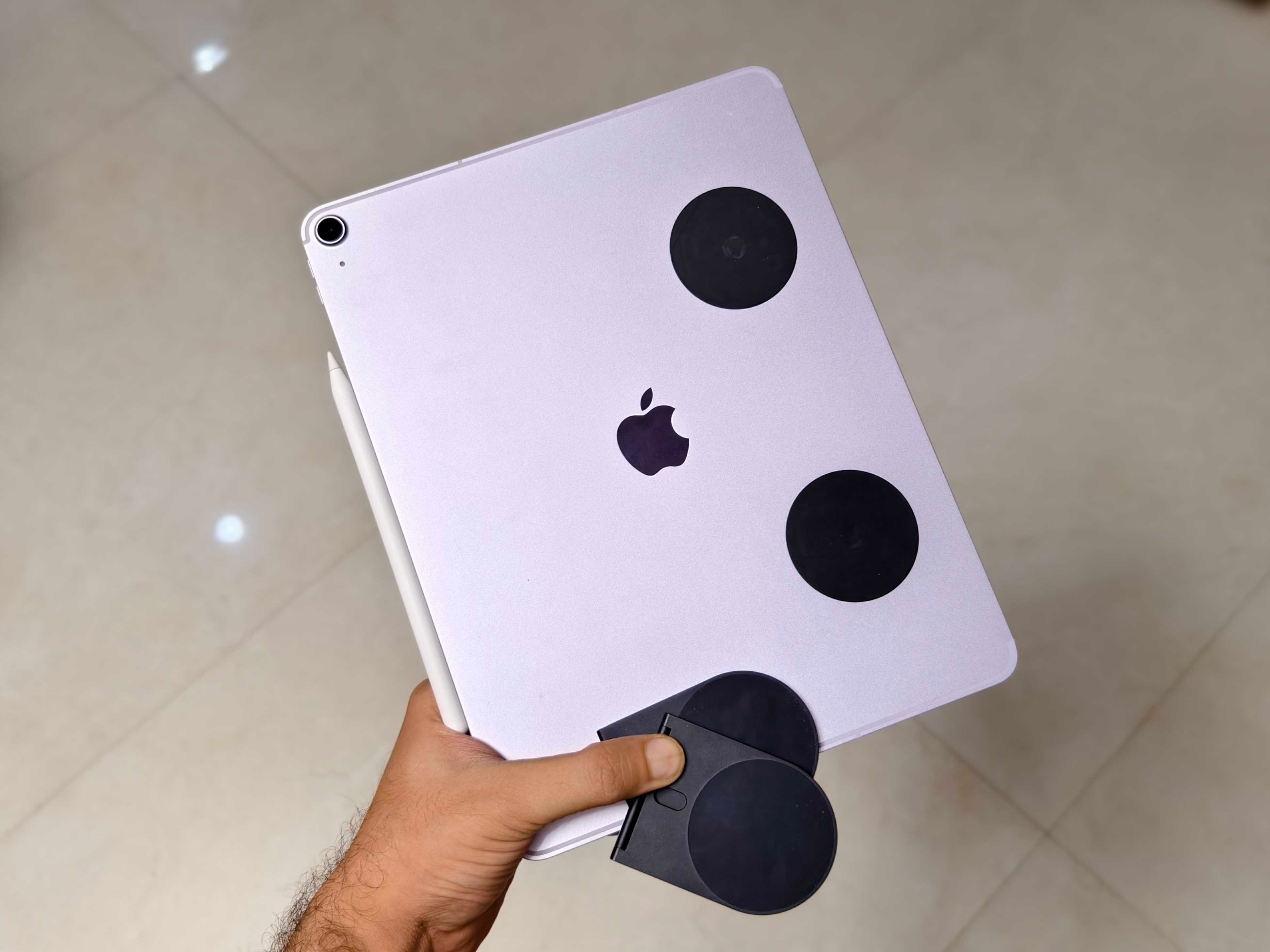 Rolling Square Edge Pro Core attached to iPad Air 2025.