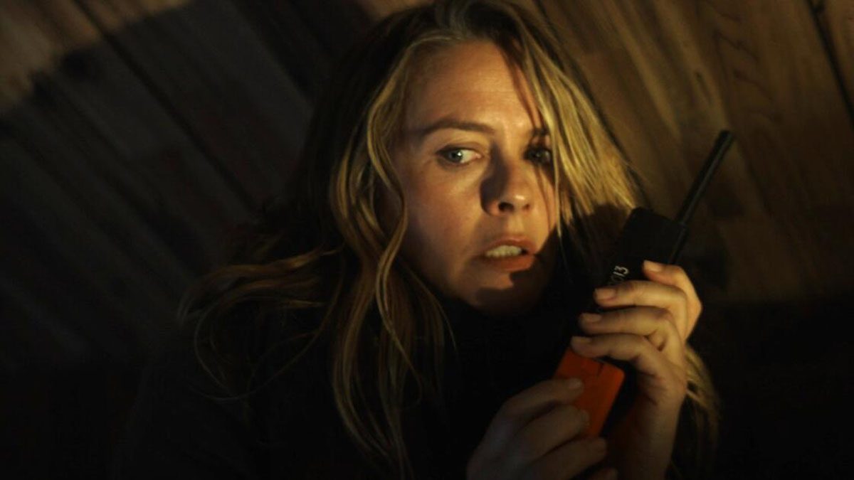 Alicia Silverstone in Last Survivors.