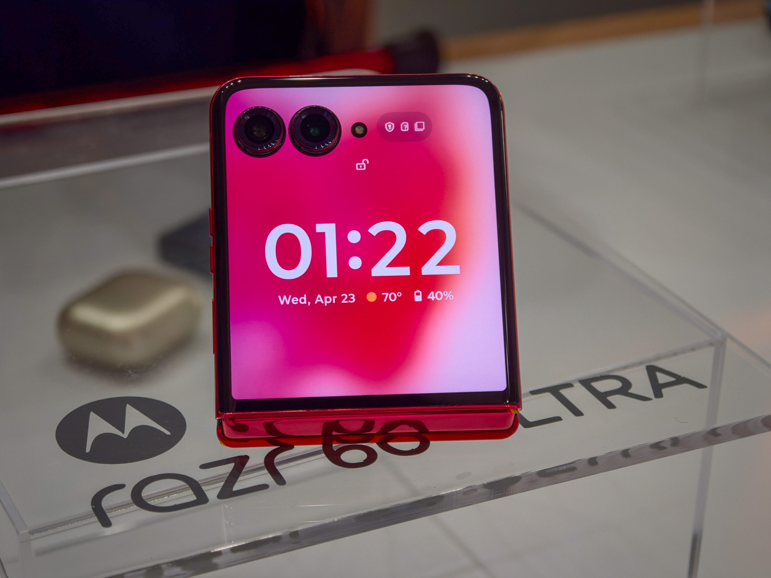Moto Razr Plus 2025