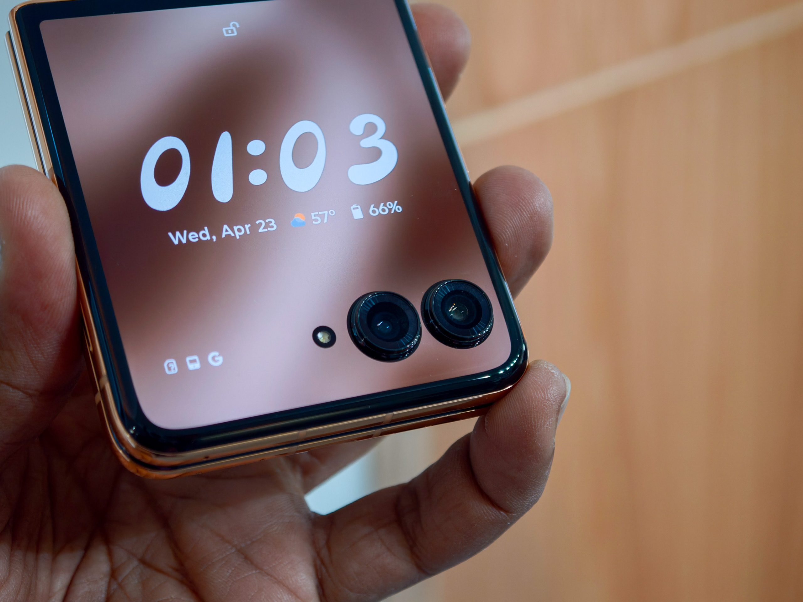 Moto Razr Plus 2025 in Mocha Mousse