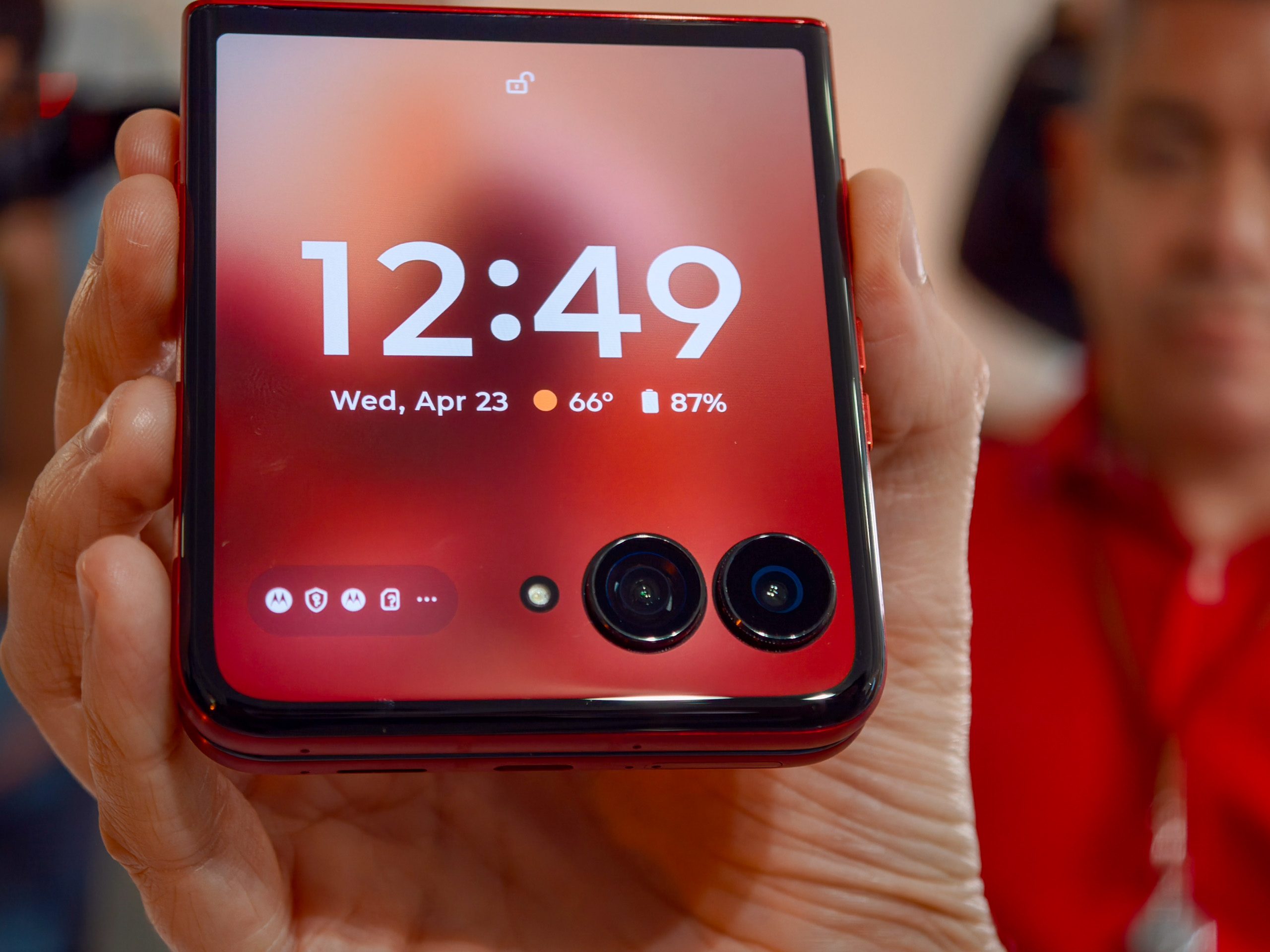 Moto Razr Ultra 2025 in Rio Red