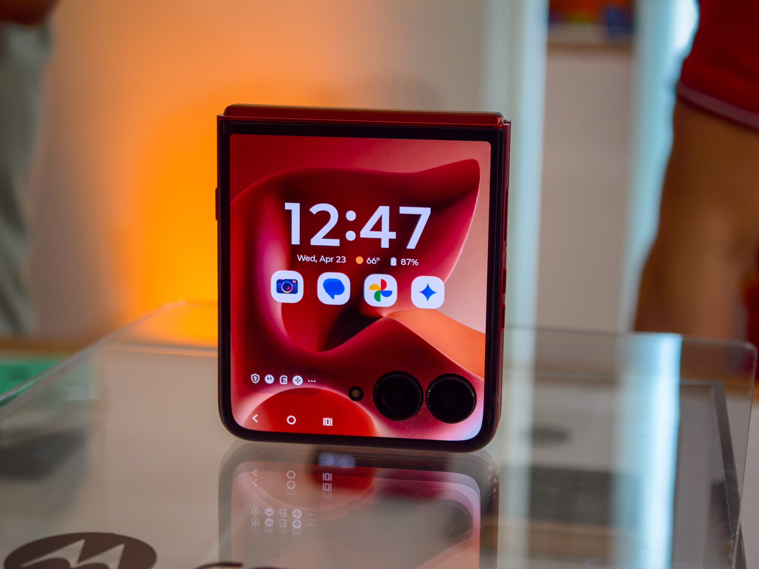 Moto Razr Ultra 2025 in Rio Red