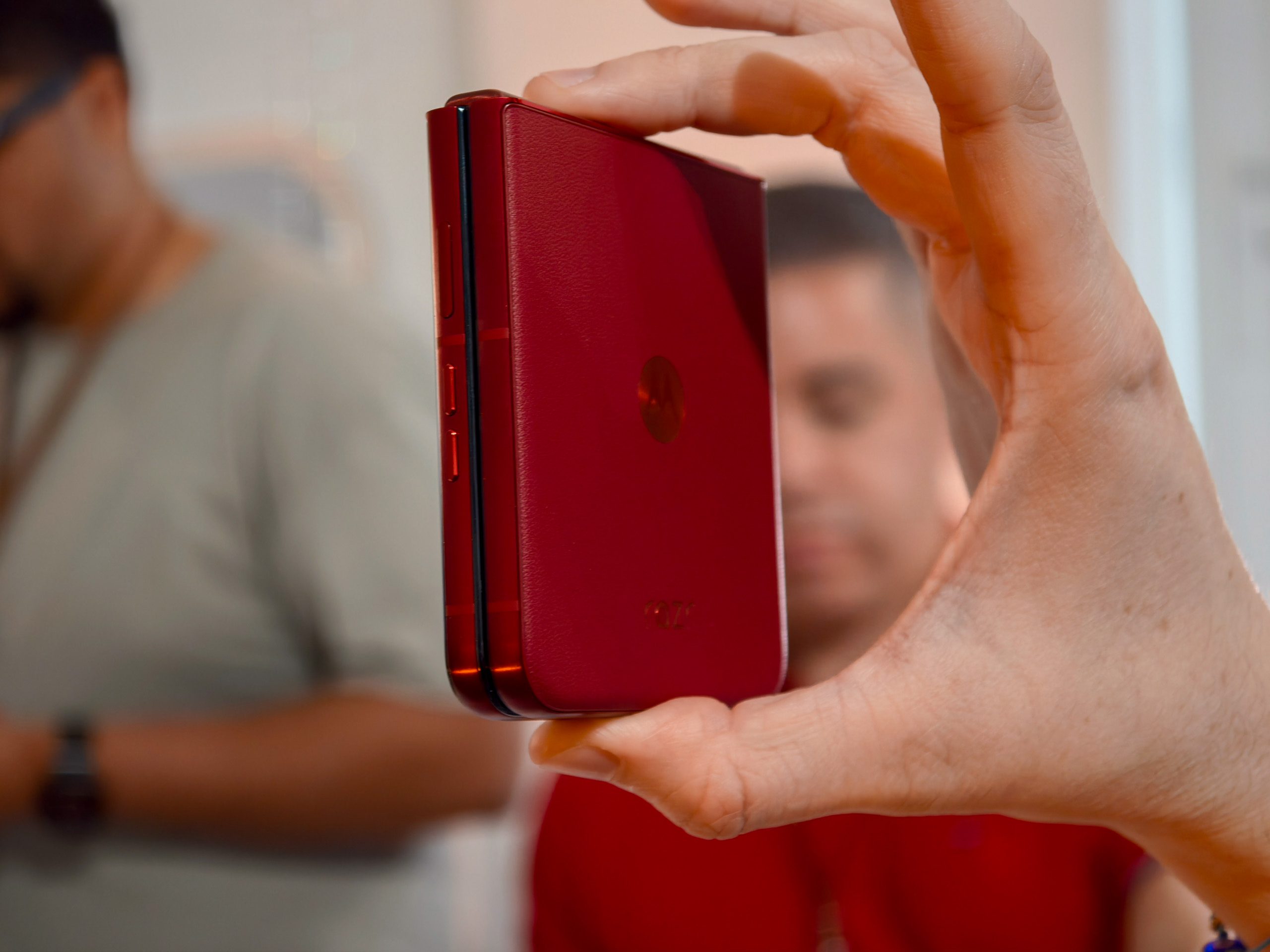 Moto Razr Ultra 2025 in Rio Red