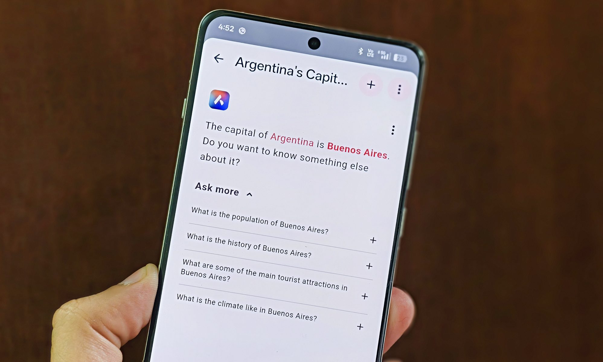 Basic text query on Opera Mini's Aria chatbot.