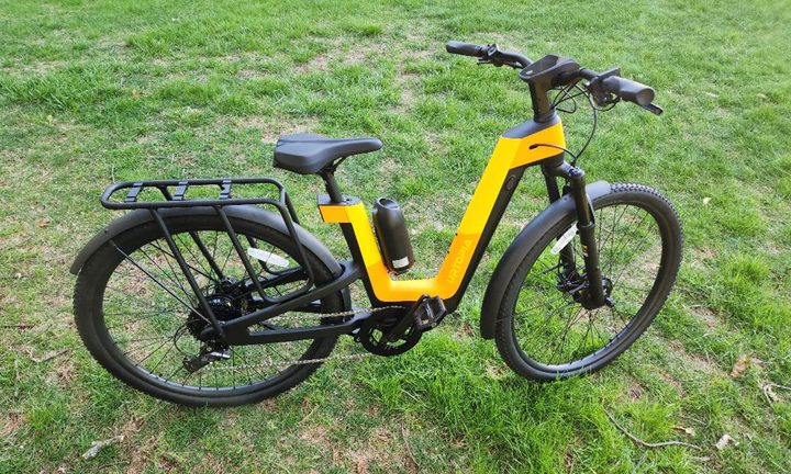 The Urtopia Carbon Fusion GT's optional rear rack is MIK compatible.