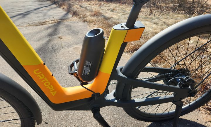 The optional extended range battery on the Urtopia Fusion GT e-bike vaguely resembles a water bottle.