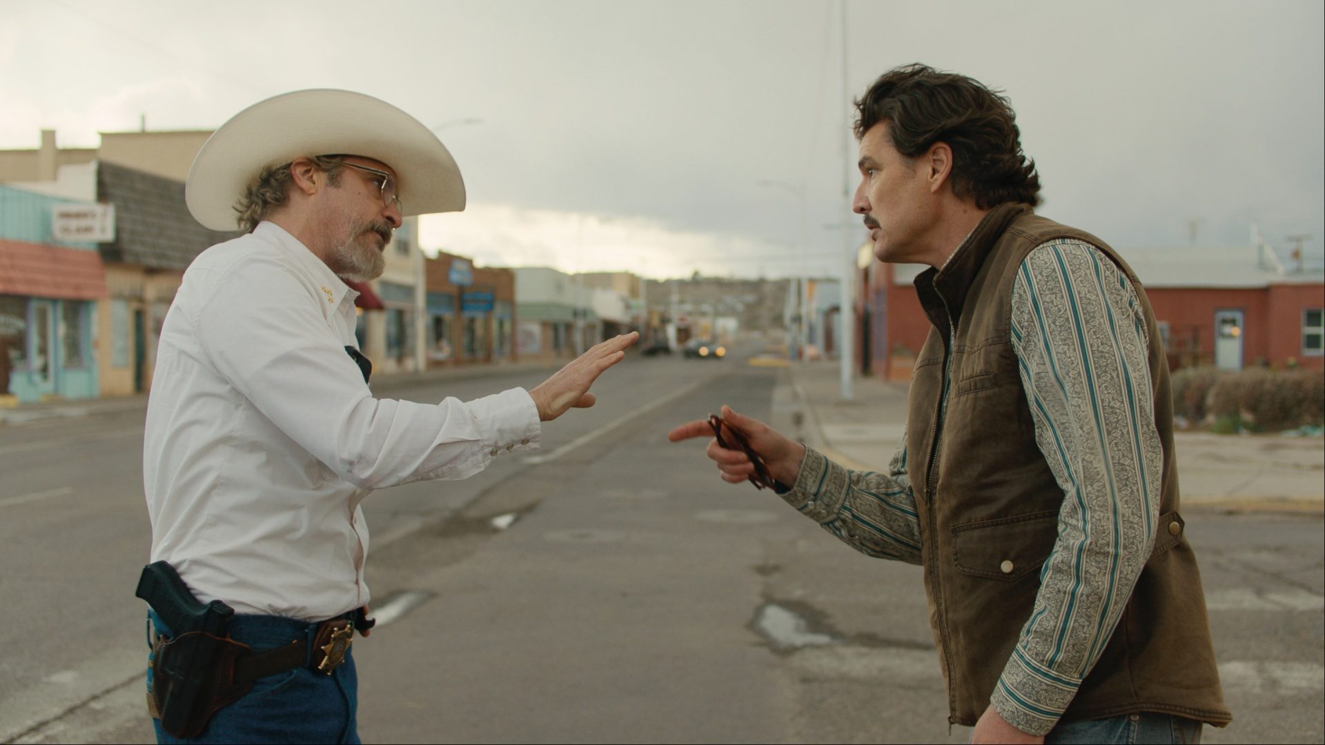Pedro Pascal points at Joaquin Phoenix in Eddington.