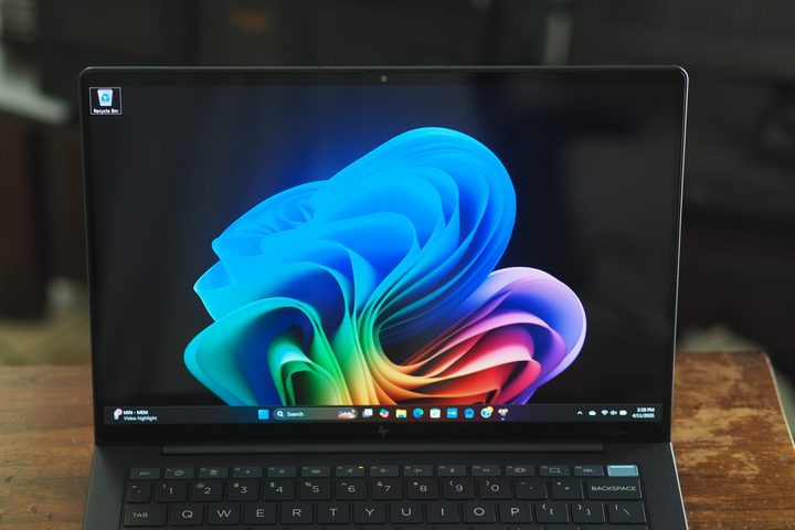 HP EliteBook Ultra G1i front view showing display.