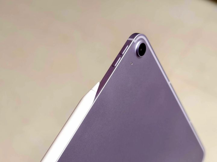 iPad Air (2025) camera.