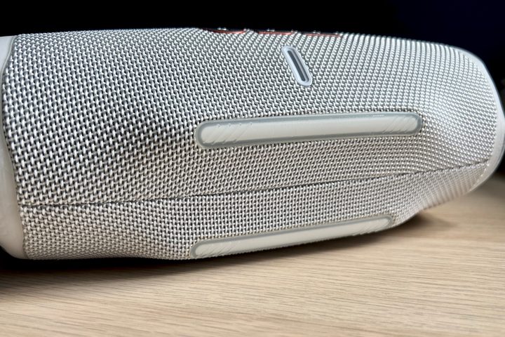 JBL Charge 6.