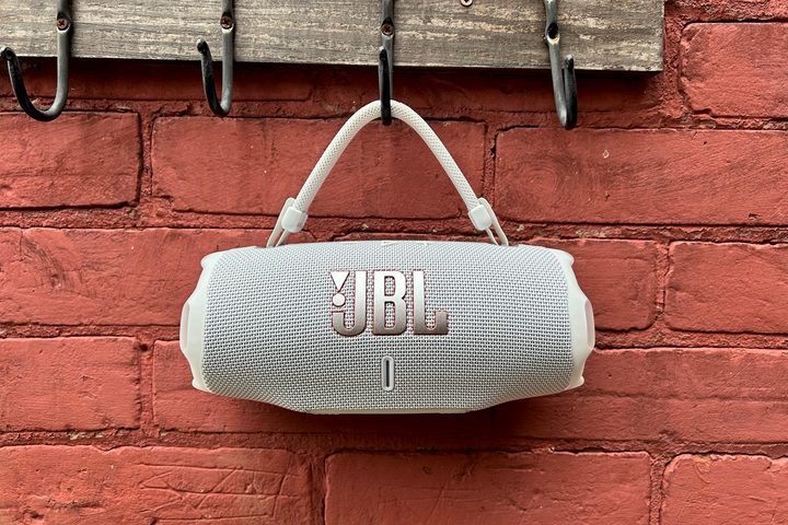 JBL Charge 6.