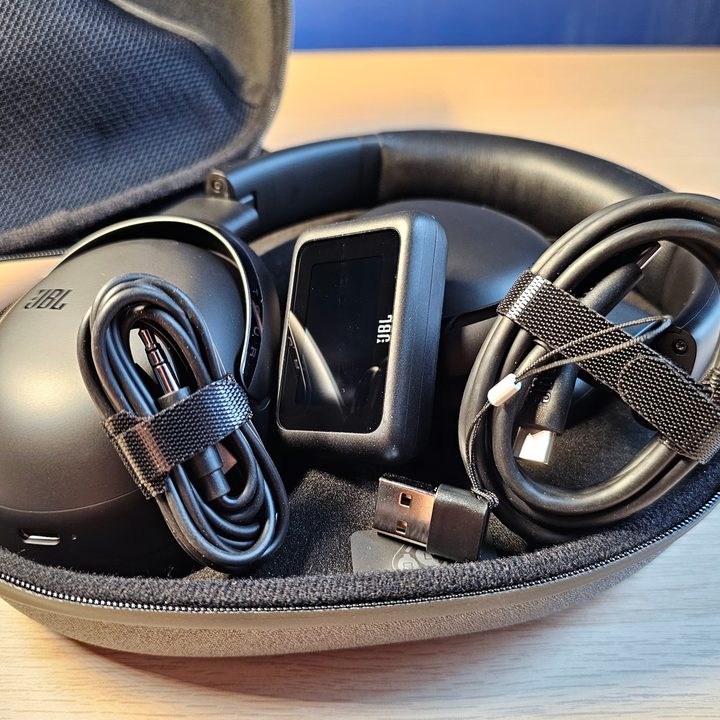 JBL Tour One M3.