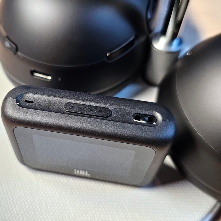 JBL Tour One M3.