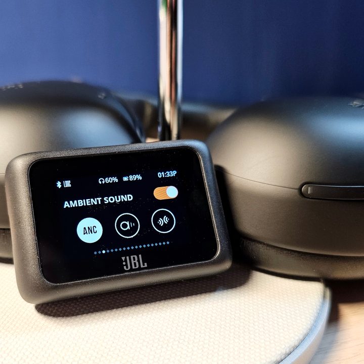 JBL Tour One M3.