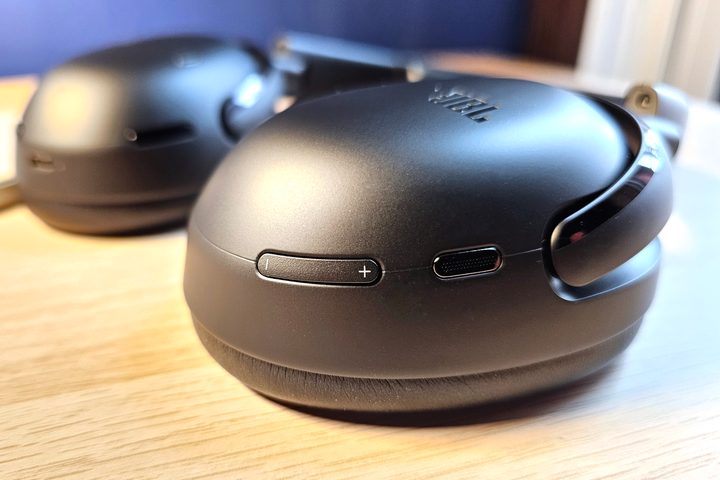 JBL Tour One M3.