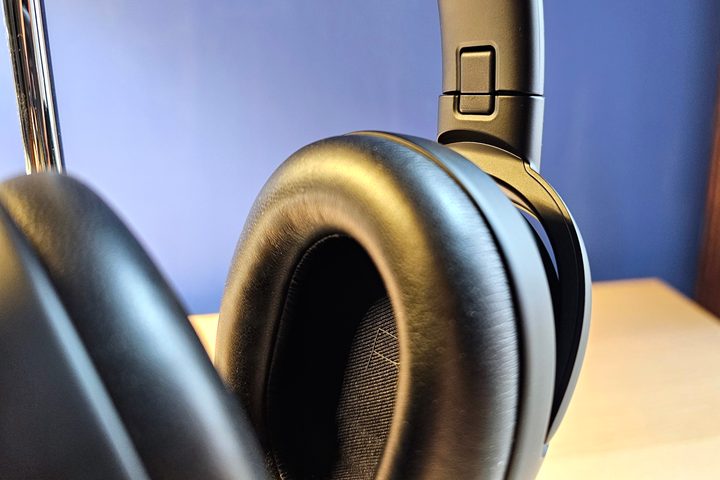 JBL Tour One M3.