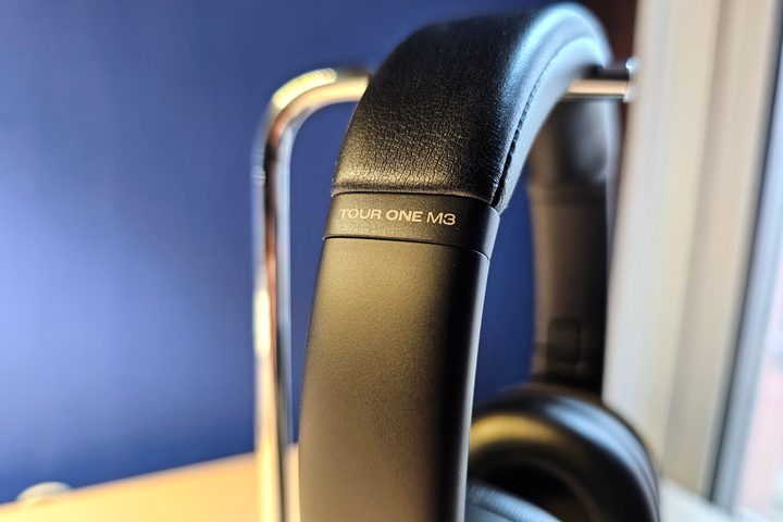 JBL Tour One M3.